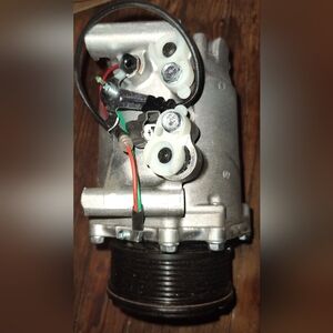 A/C Compressor w/Clutch (Check the plug)